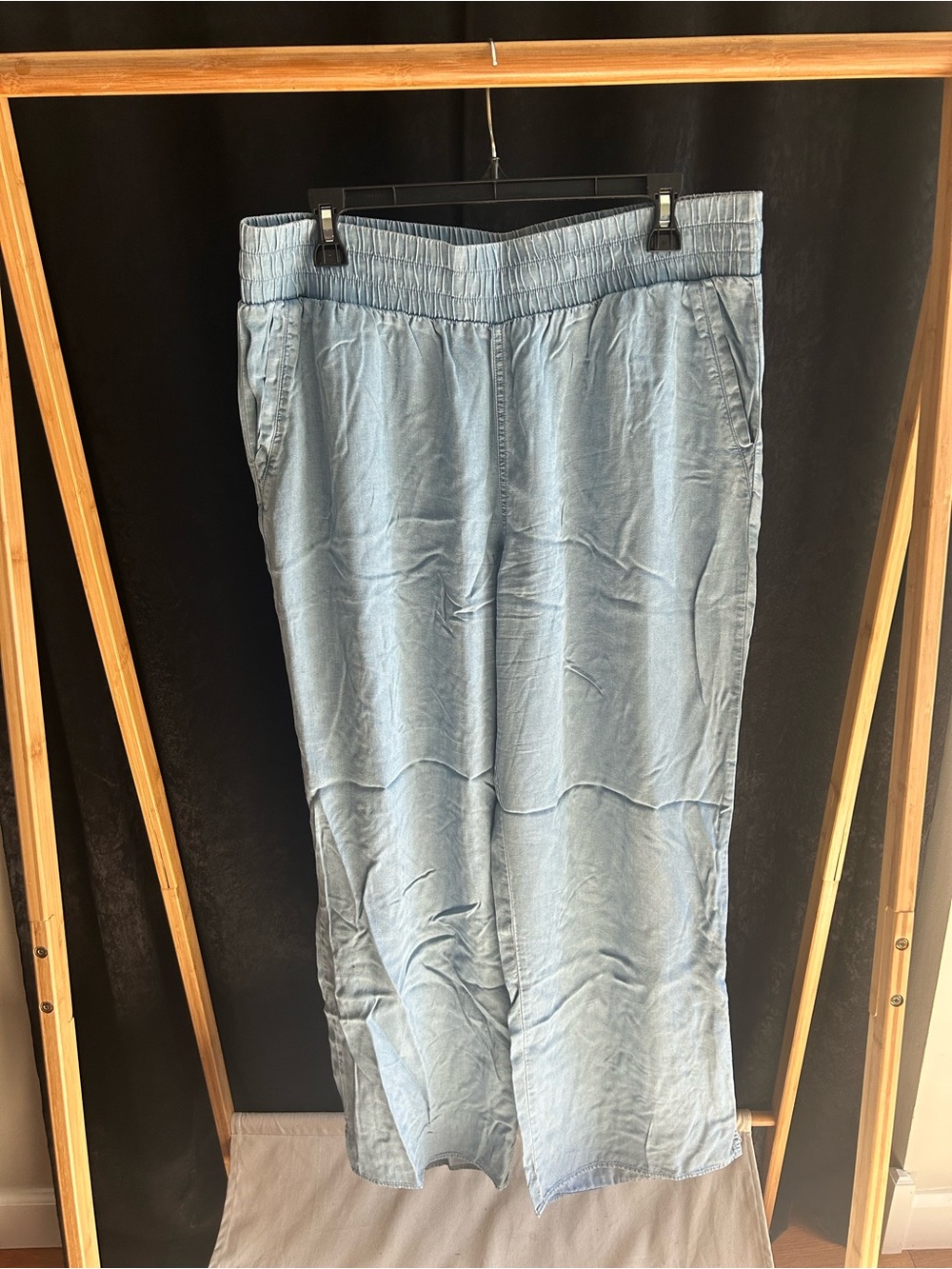 Calvin Klein Jeans Light Blue Women’s Elastic-Waist Light Weight Jean.